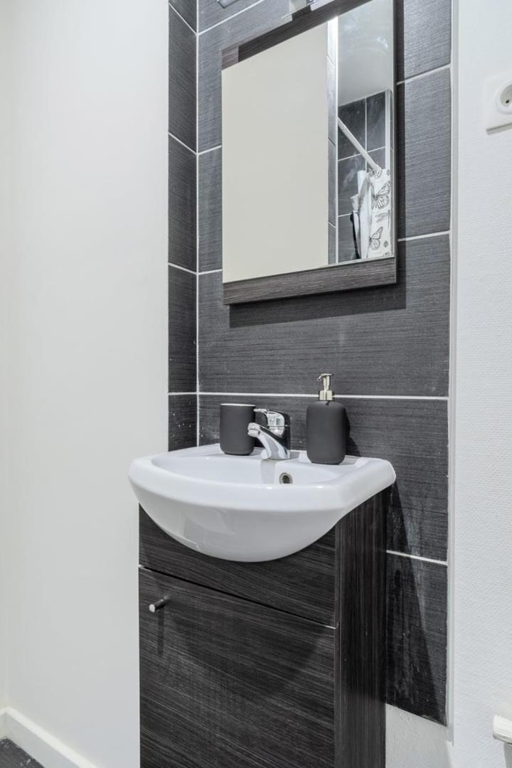 Beautiful Renovated Appart In The Center Of Lila Exterior foto
